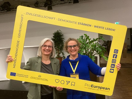 Alexandra Weiss und Nicole Slupetzky beim PEVA-Projekt